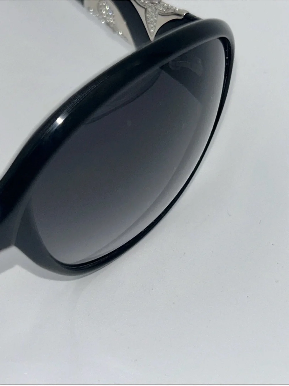 Louis Vuitton Iris PM Z0333E Black Silver Rhinestone Sunglasses Monogram Oval